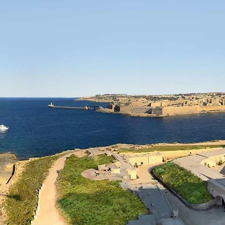 Gorgeous With Terrace In Fort Cambridge, Pool Appartement Sliema