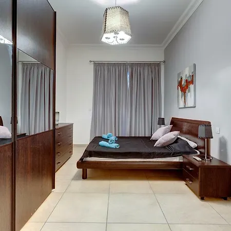 Appartement Gorgeous With Terrace In Fort Cambridge, Pool Sliema