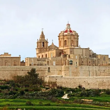 Apartament Gorgeous With Terrace In Fort Cambridge, Pool Sliema