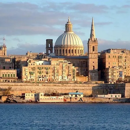 Gorgeous With Terrace In Fort Cambridge, Pool * Sliema